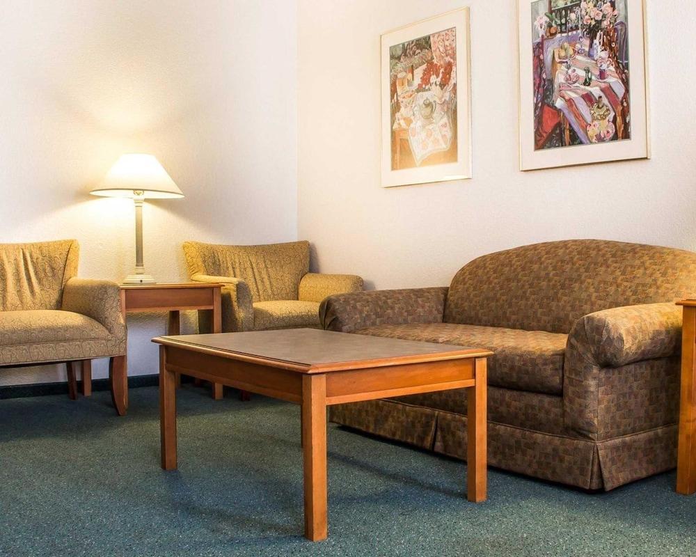 Quality Inn Tulsa Central Екстериор снимка