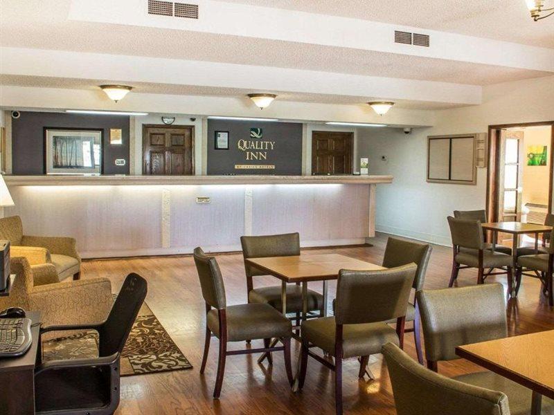 Quality Inn Tulsa Central Екстериор снимка