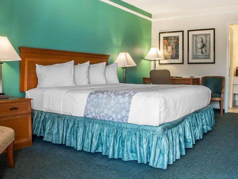 Quality Inn Tulsa Central Екстериор снимка