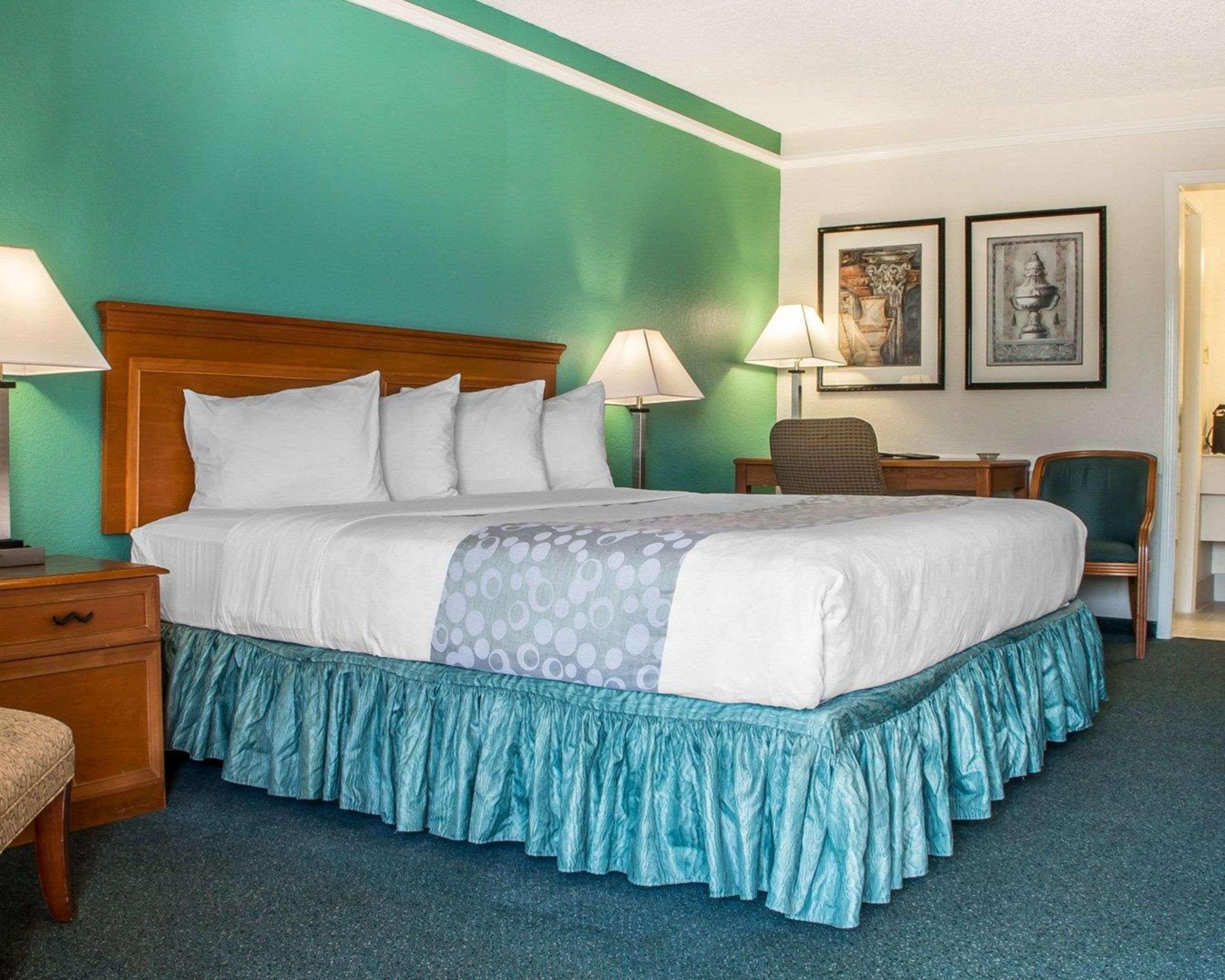Quality Inn Tulsa Central Екстериор снимка
