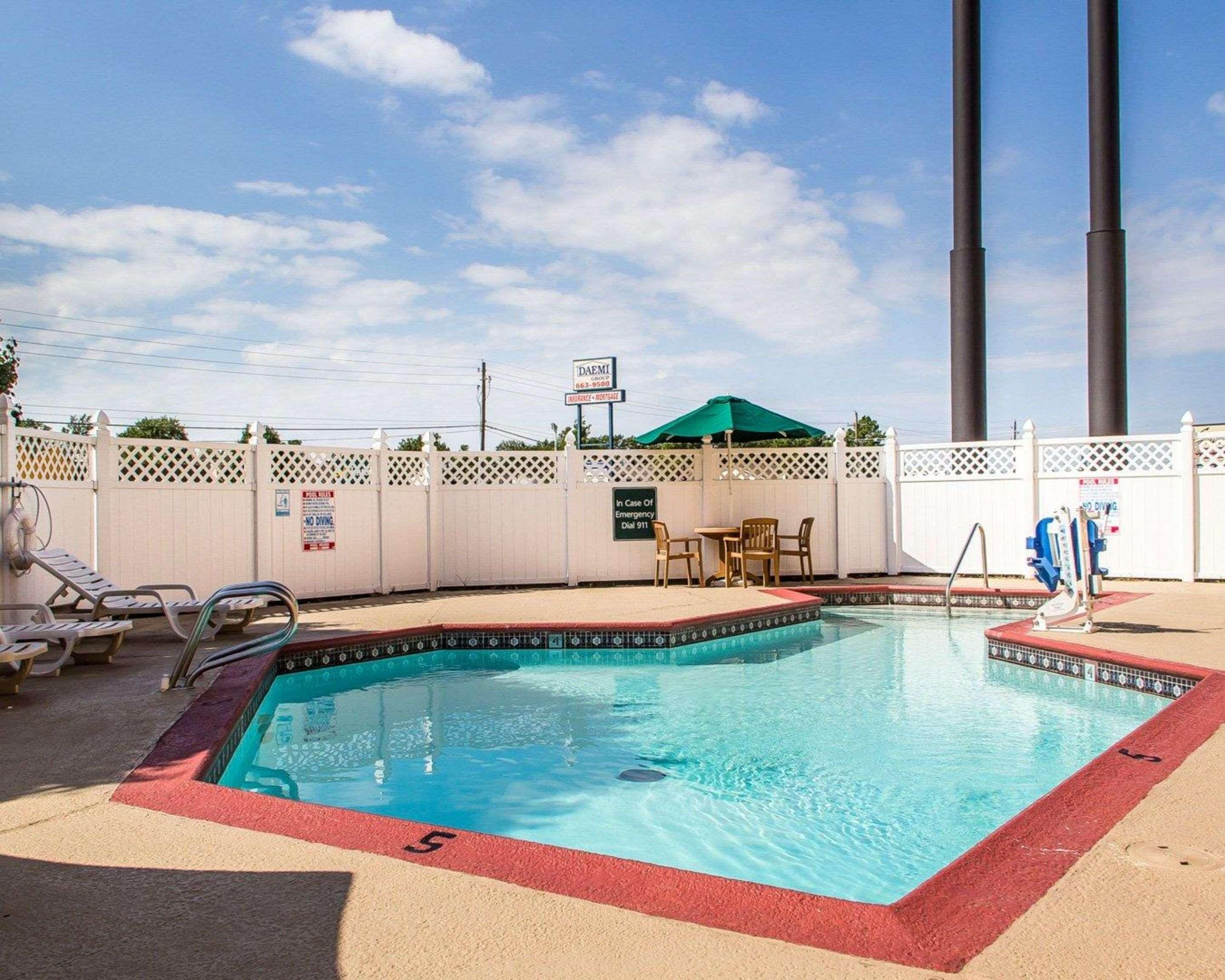 Quality Inn Tulsa Central Екстериор снимка
