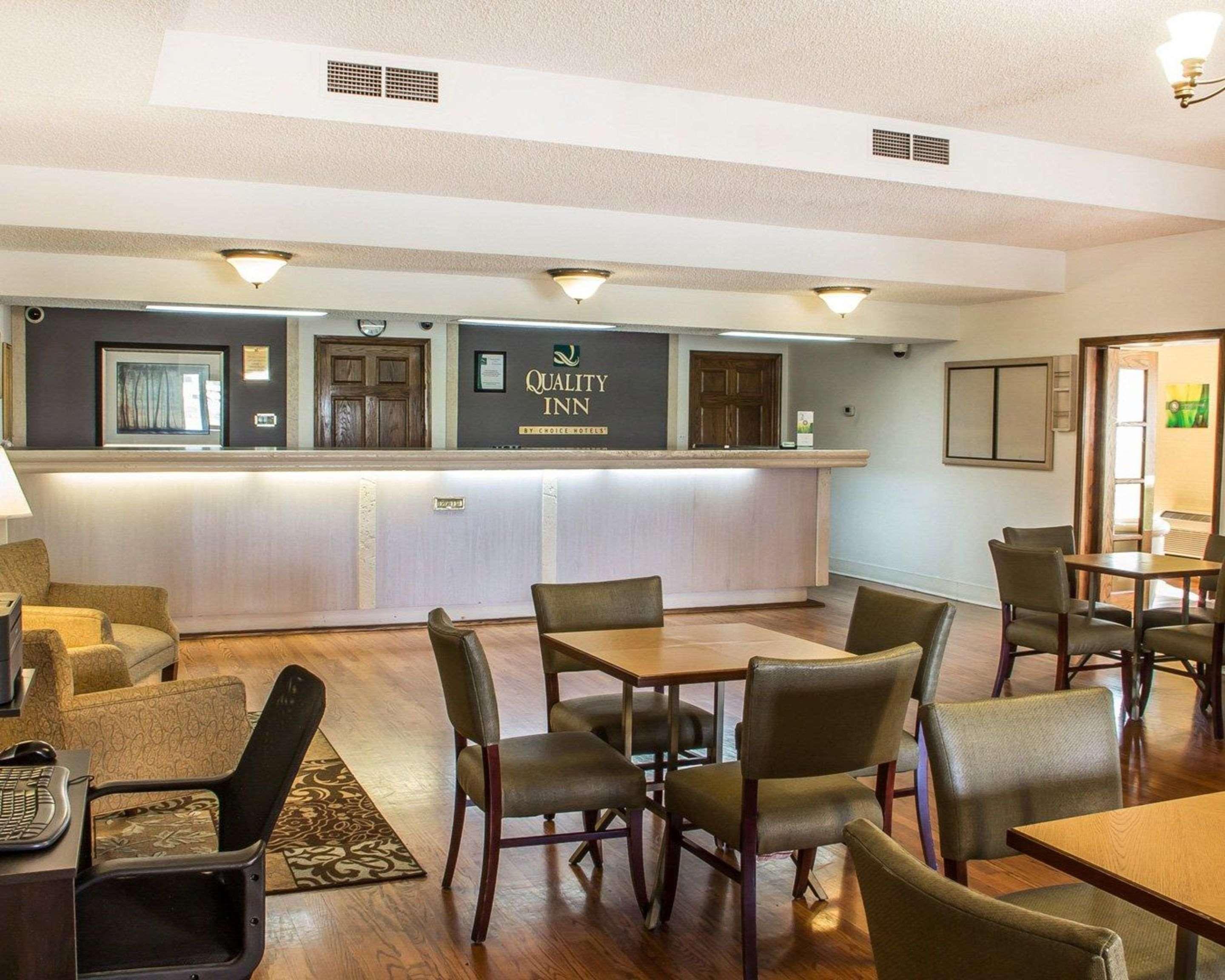 Quality Inn Tulsa Central Екстериор снимка