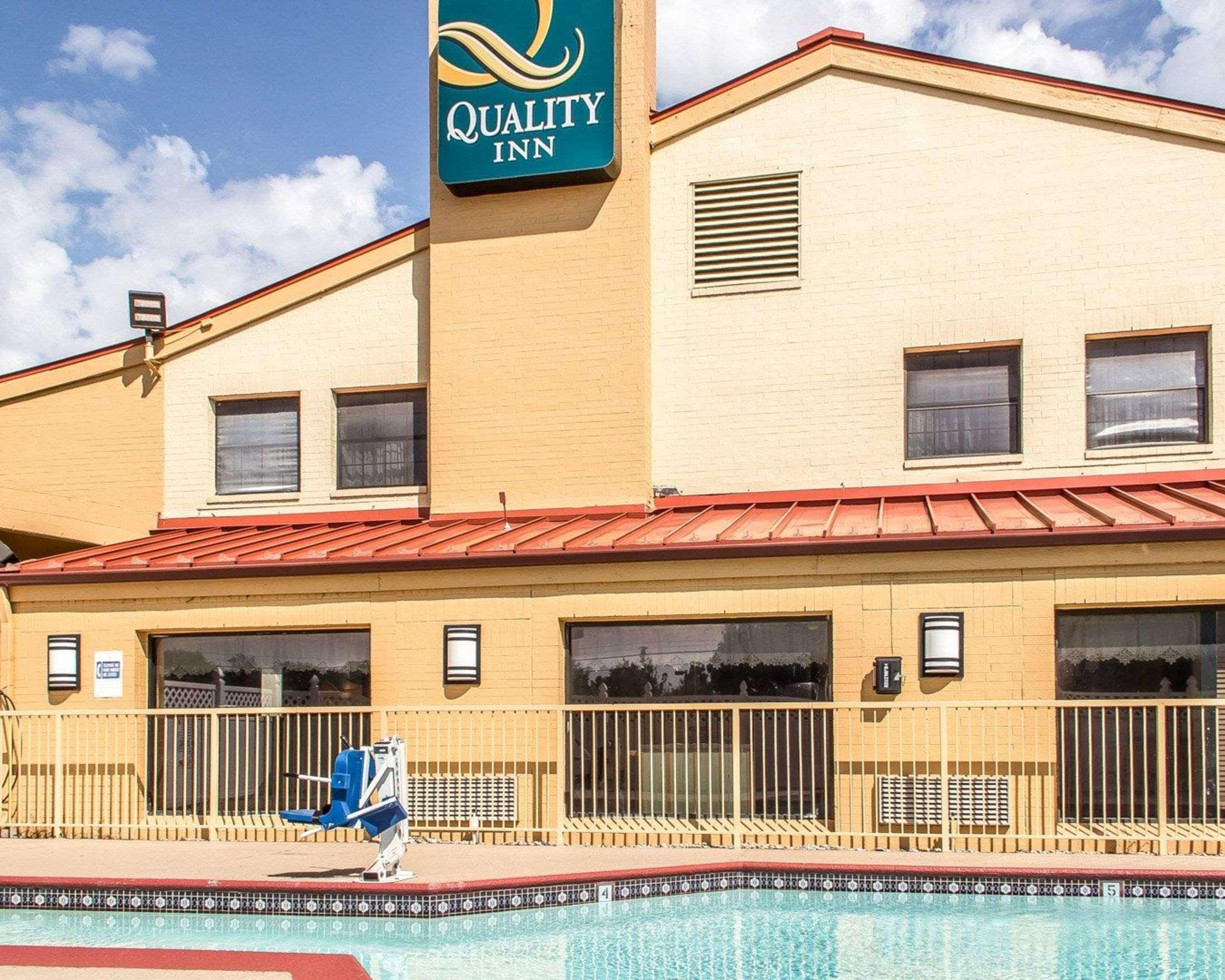 Quality Inn Tulsa Central Екстериор снимка