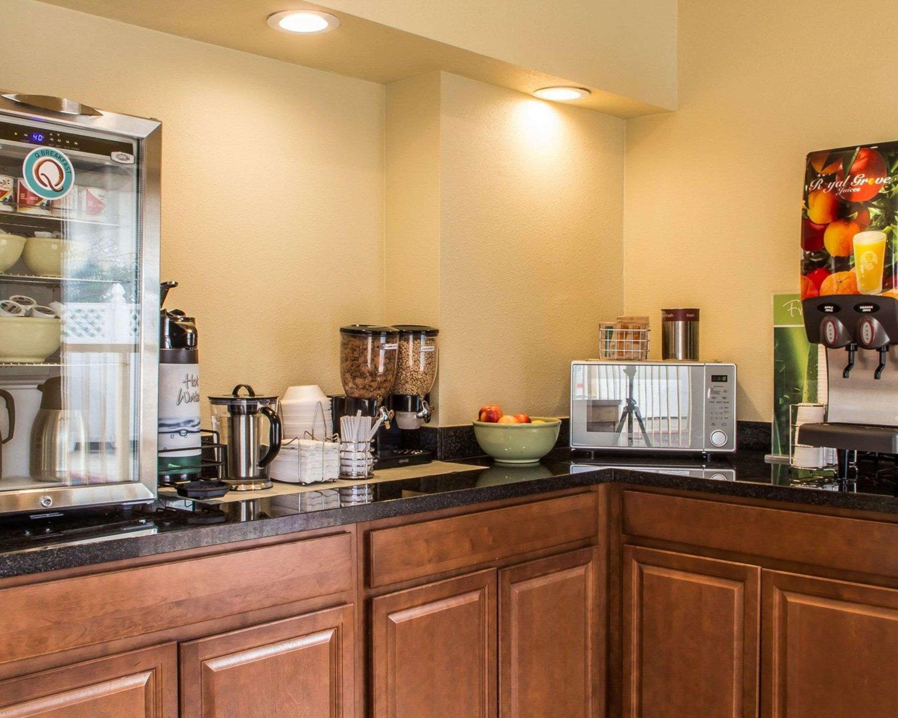 Quality Inn Tulsa Central Екстериор снимка