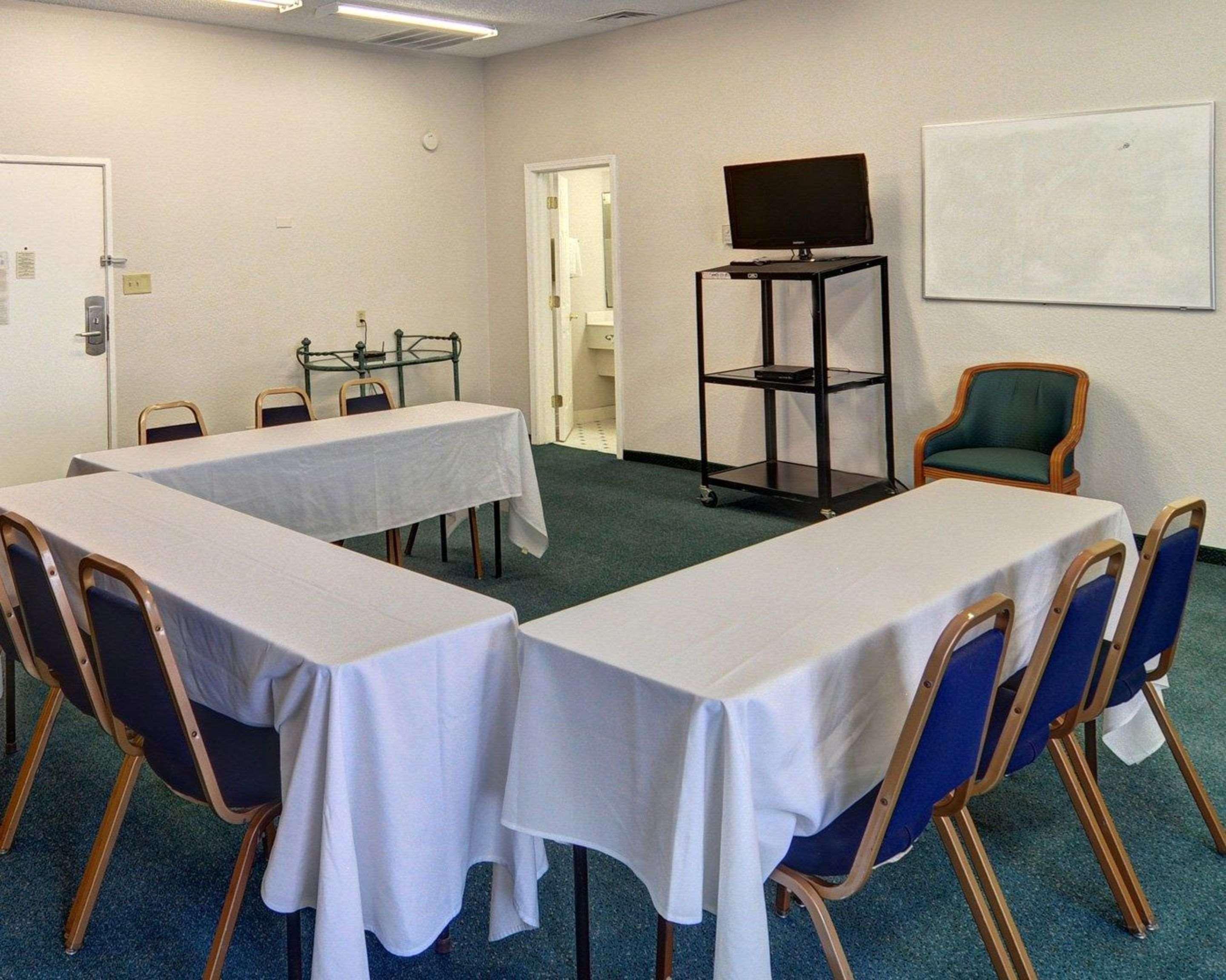 Quality Inn Tulsa Central Екстериор снимка