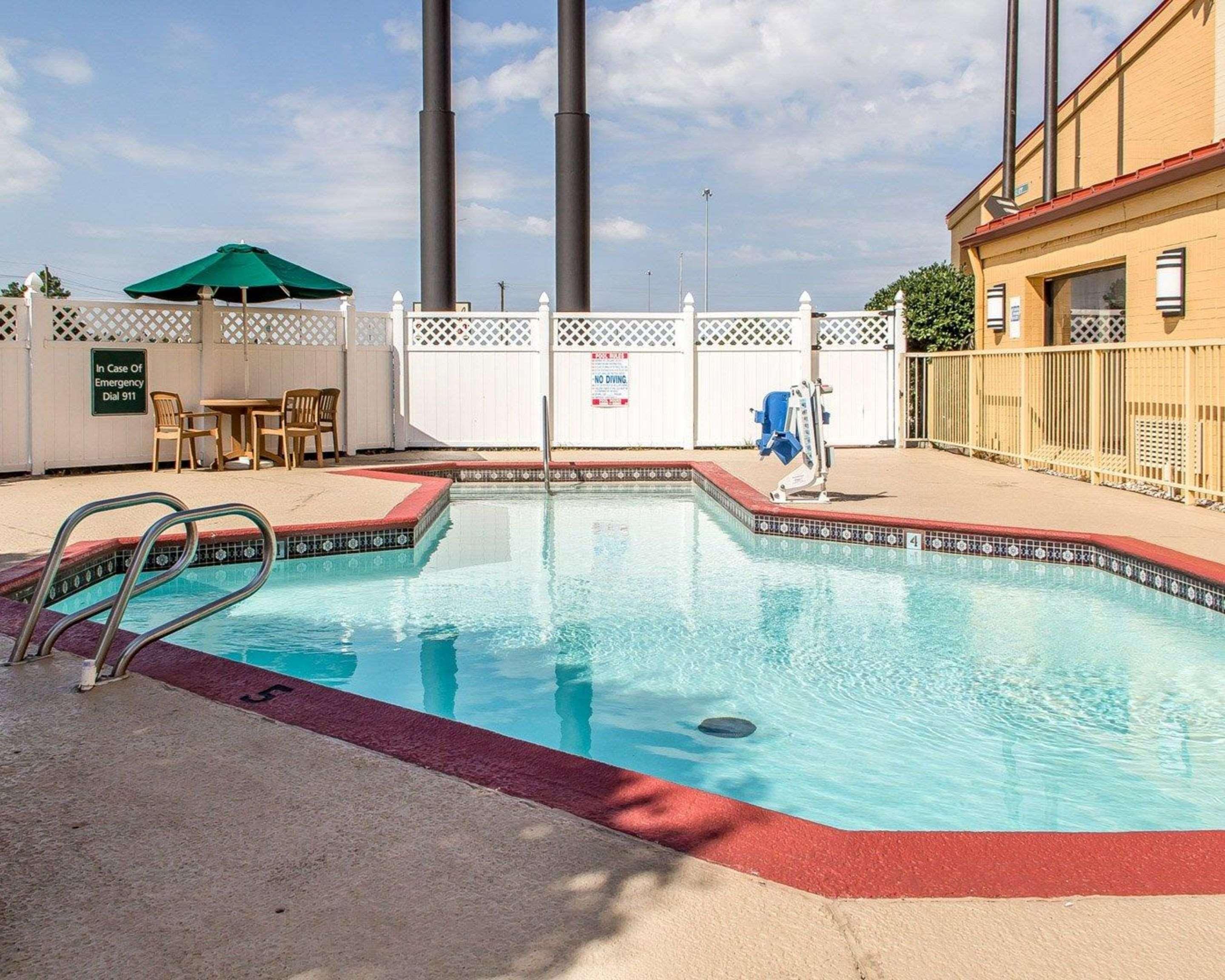 Quality Inn Tulsa Central Екстериор снимка
