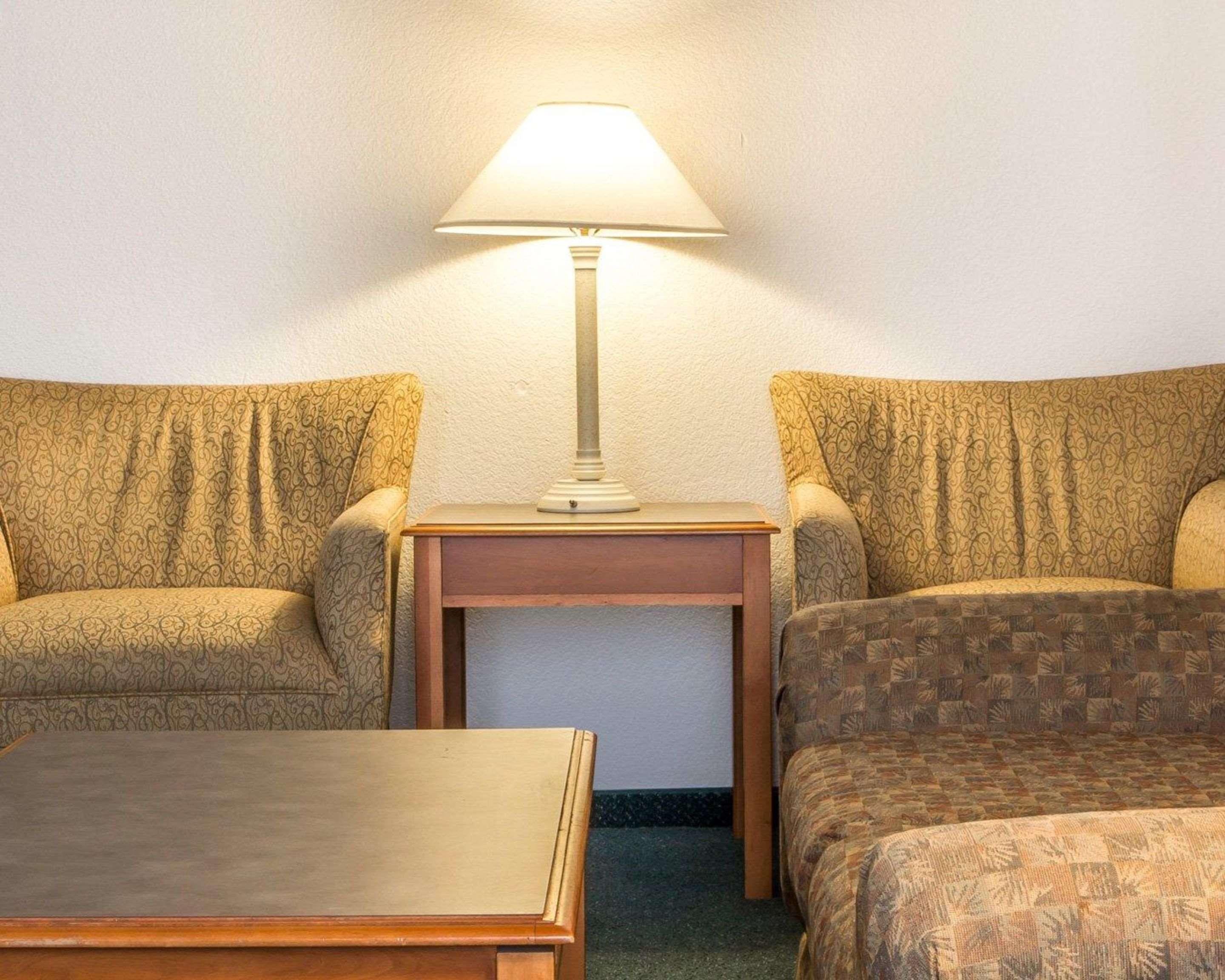 Quality Inn Tulsa Central Екстериор снимка