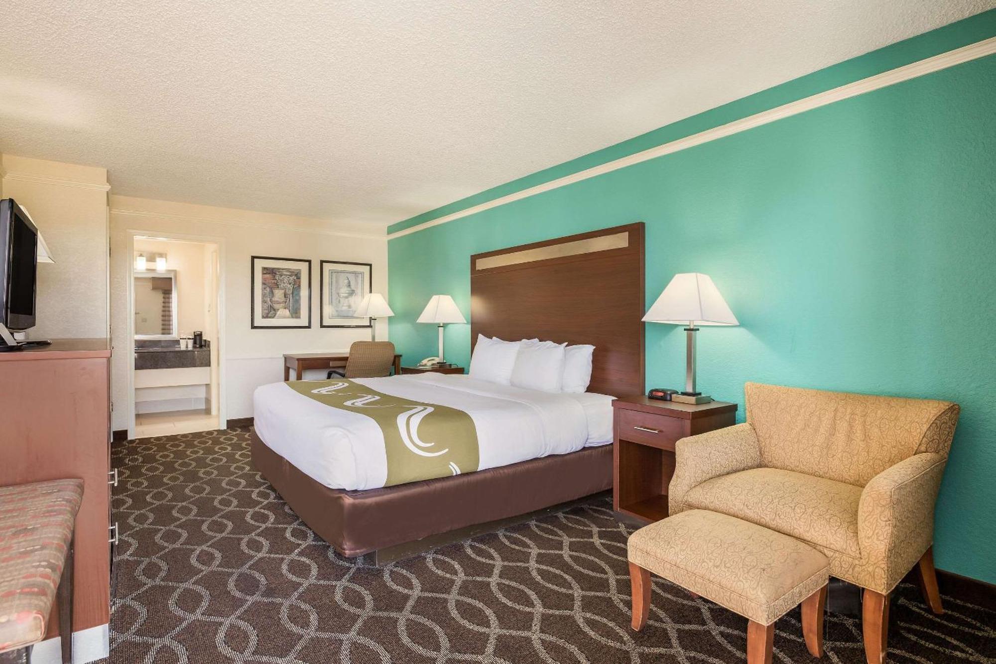 Quality Inn Tulsa Central Екстериор снимка