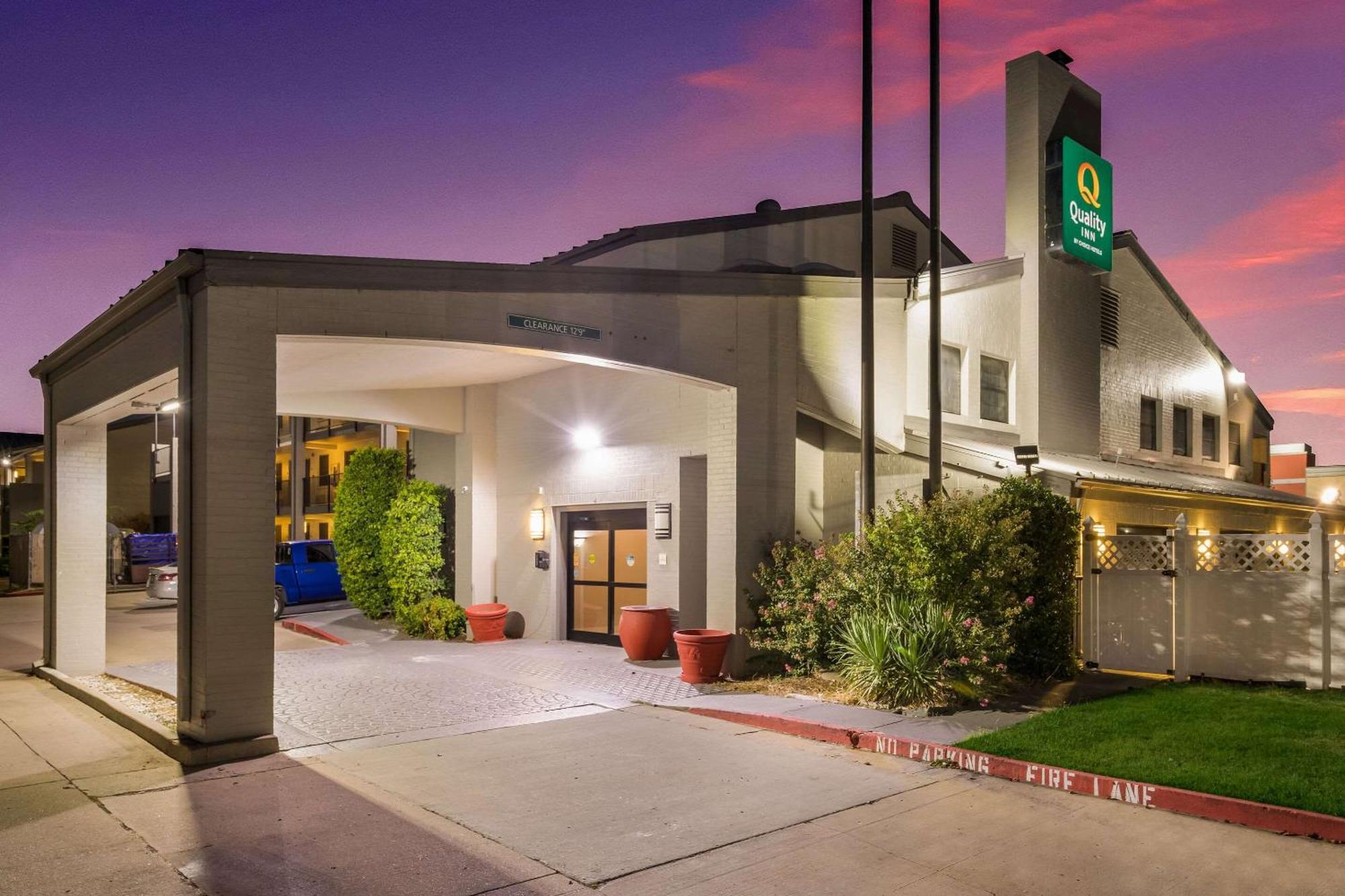 Quality Inn Tulsa Central Екстериор снимка