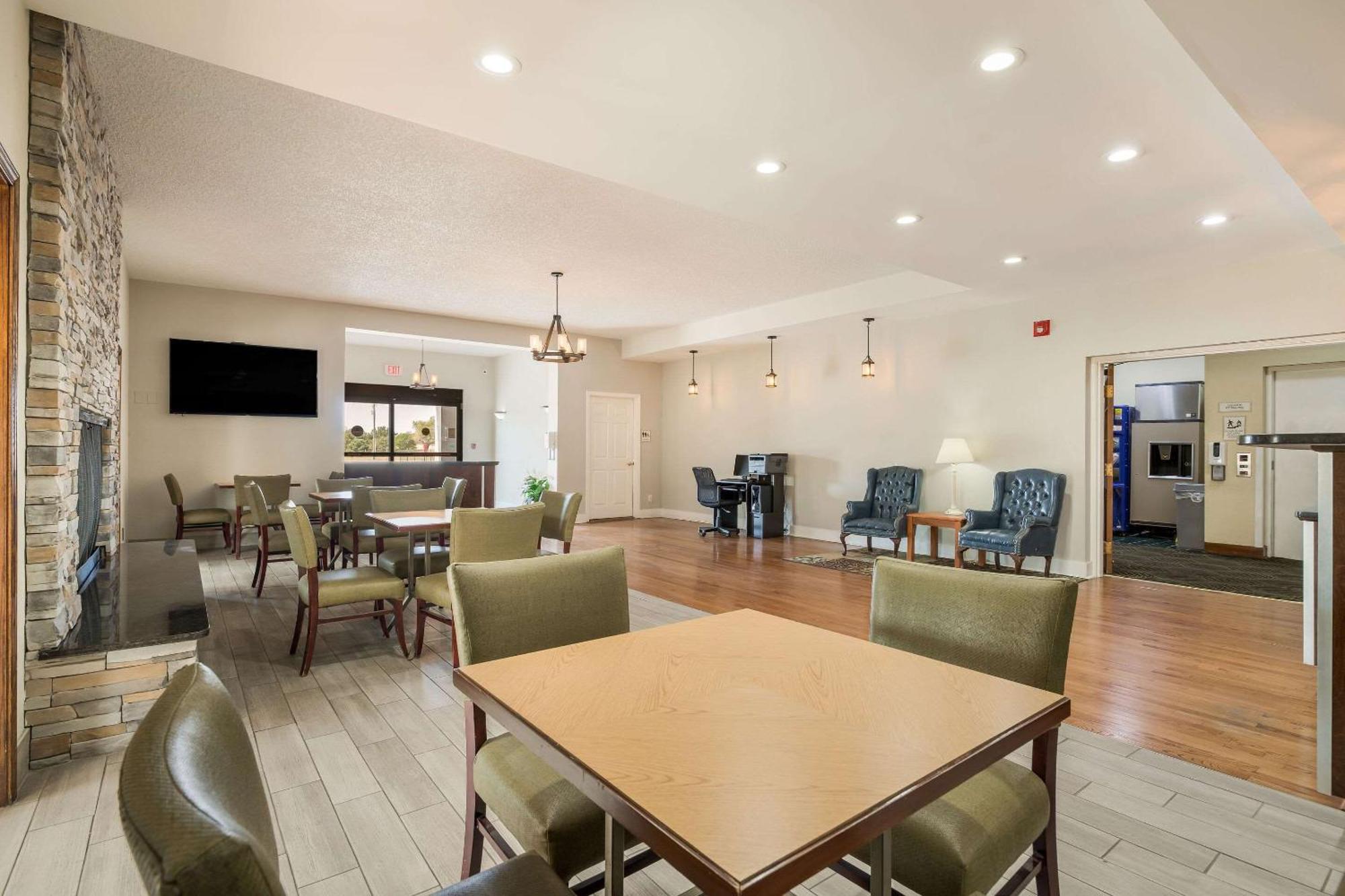Quality Inn Tulsa Central Екстериор снимка