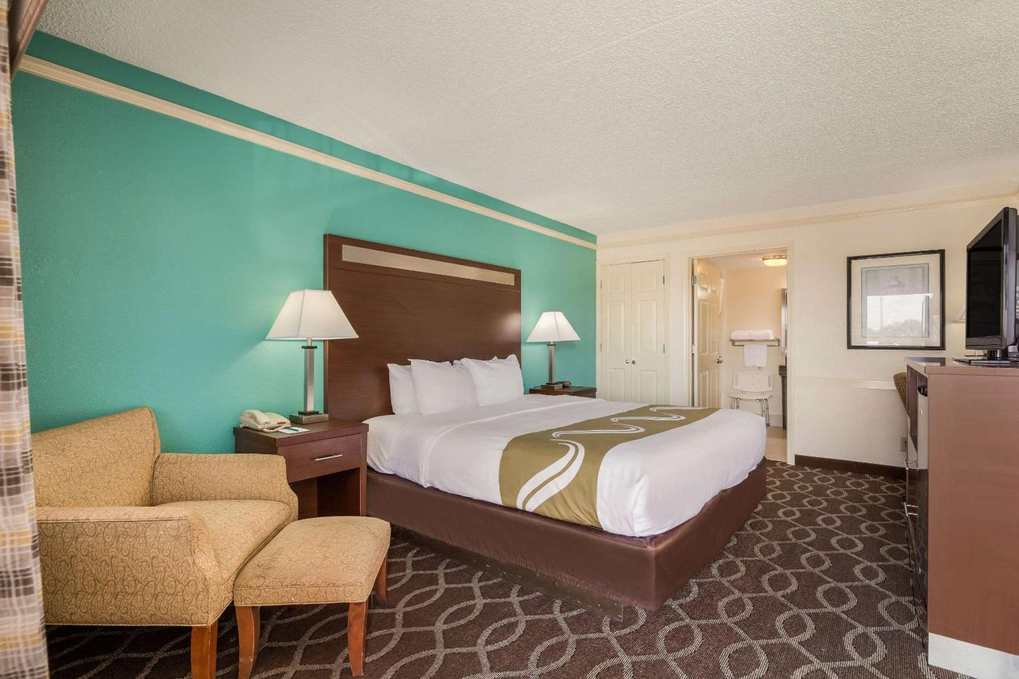 Quality Inn Tulsa Central Екстериор снимка