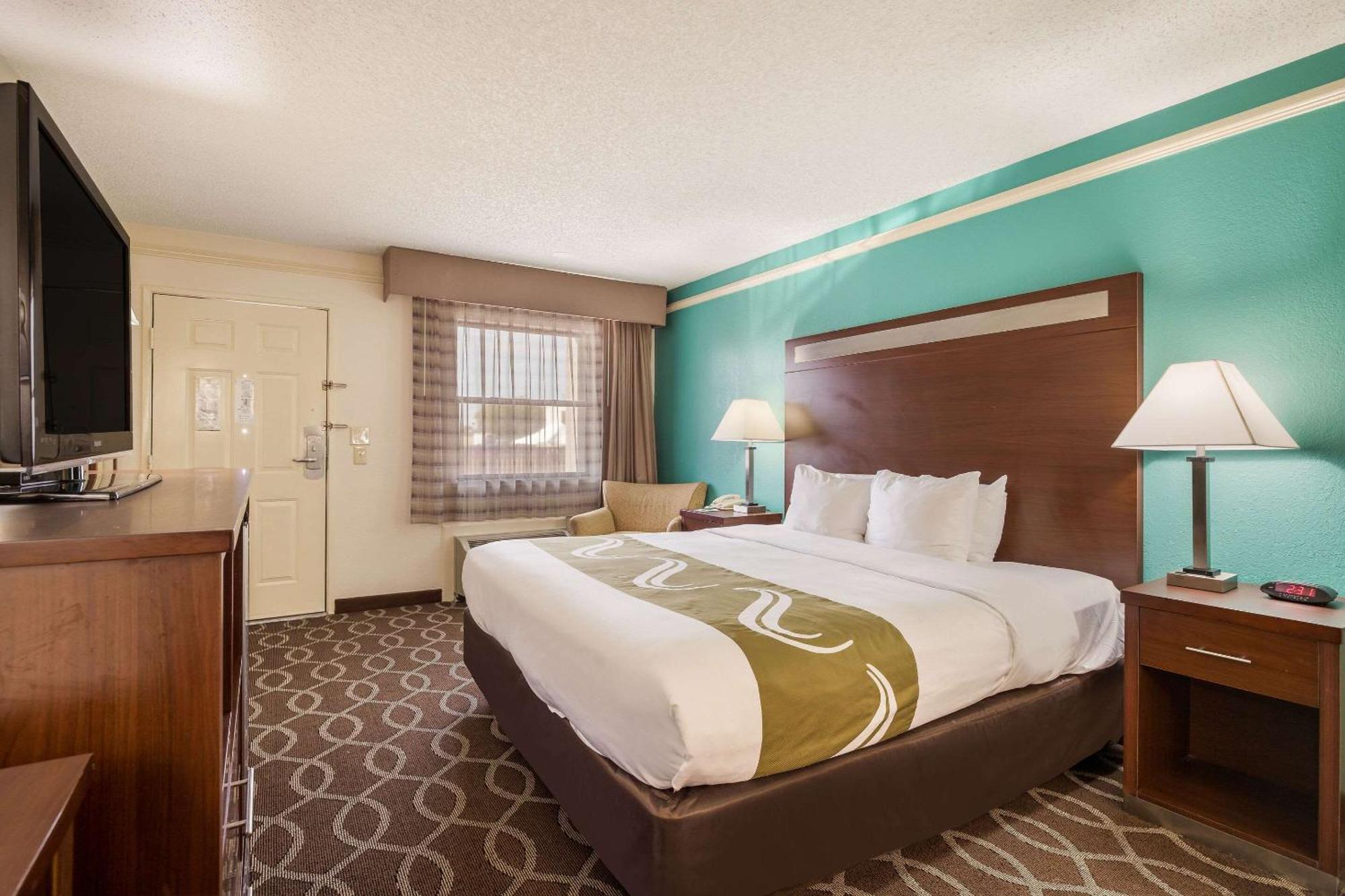 Quality Inn Tulsa Central Екстериор снимка