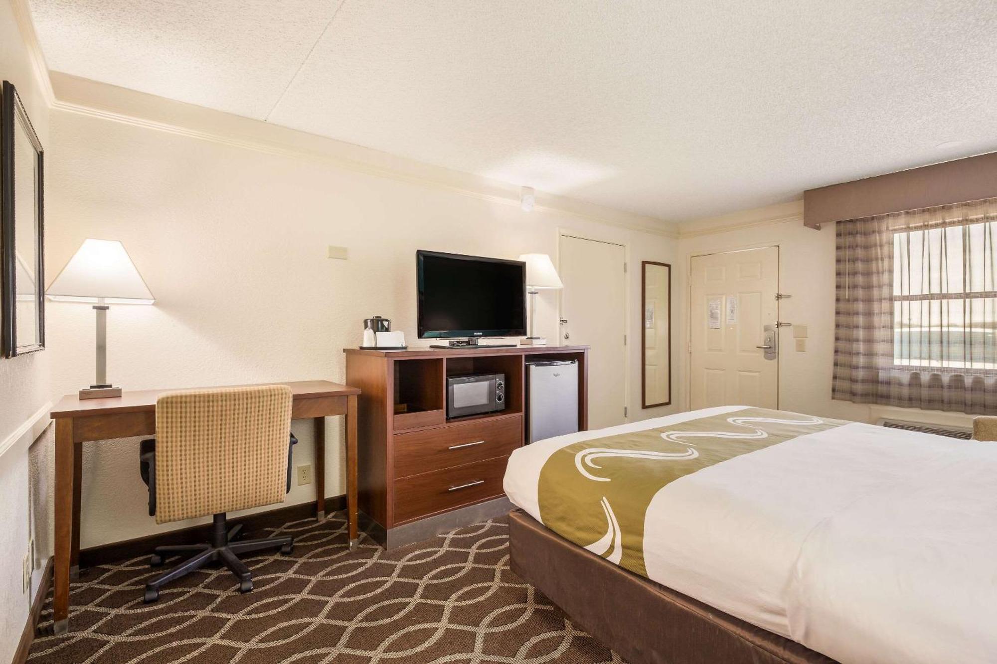 Quality Inn Tulsa Central Екстериор снимка