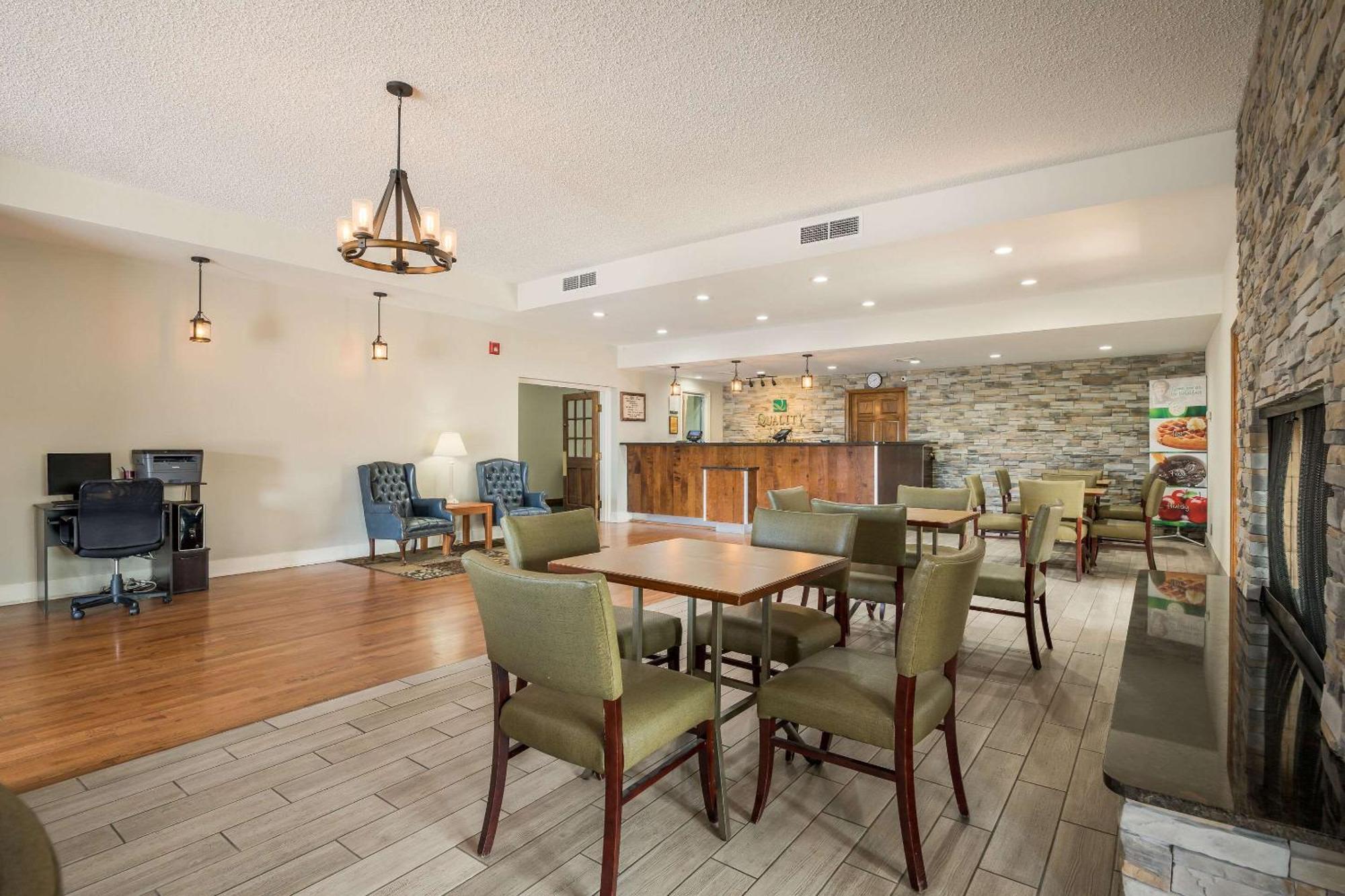 Quality Inn Tulsa Central Екстериор снимка