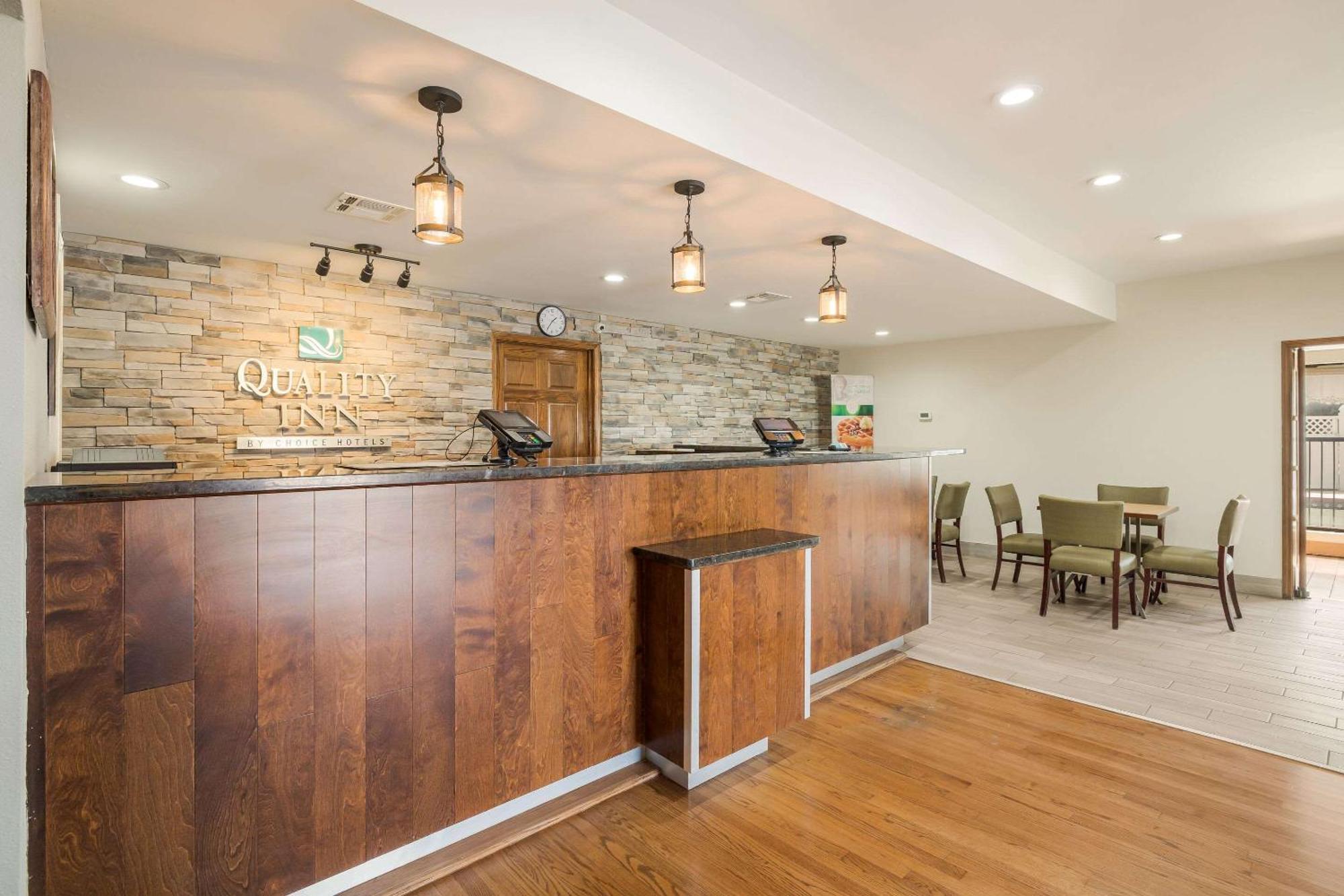 Quality Inn Tulsa Central Екстериор снимка