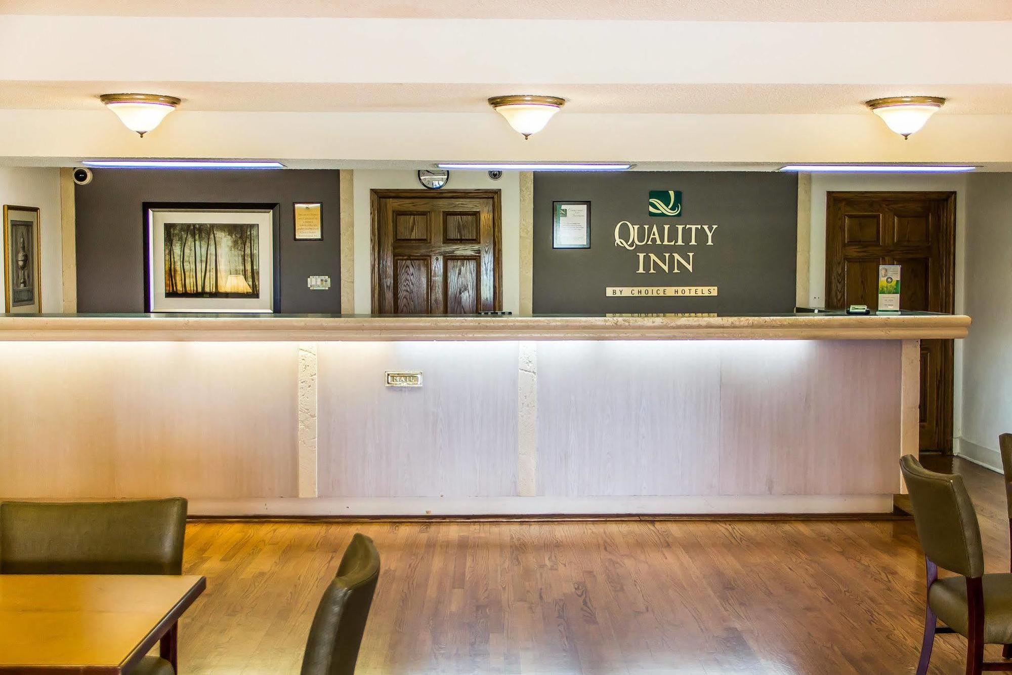 Quality Inn Tulsa Central Екстериор снимка