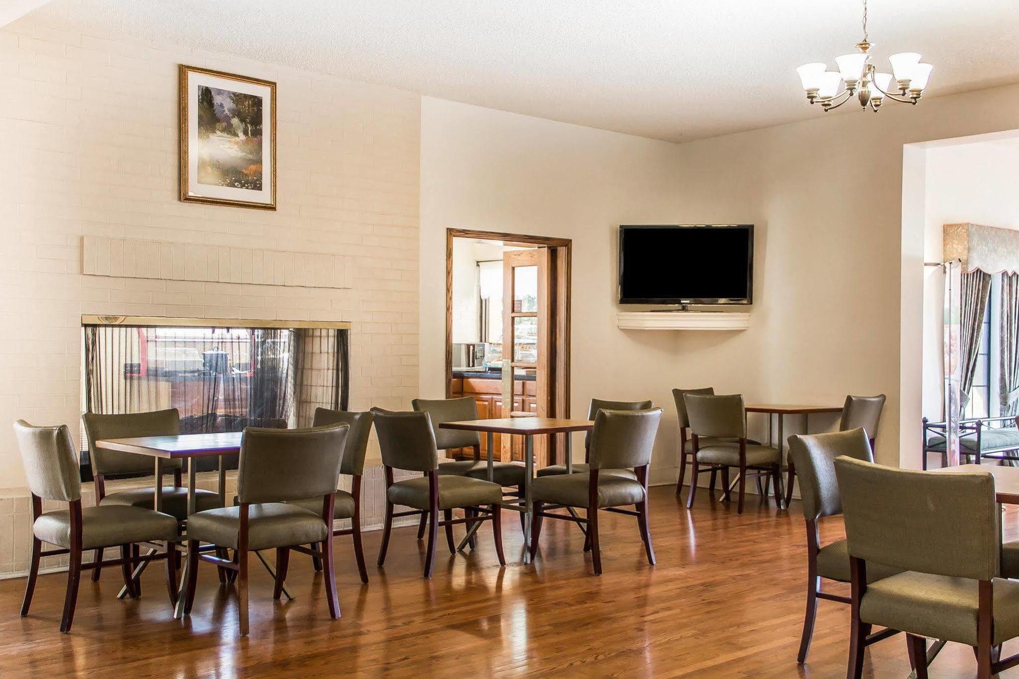 Quality Inn Tulsa Central Екстериор снимка